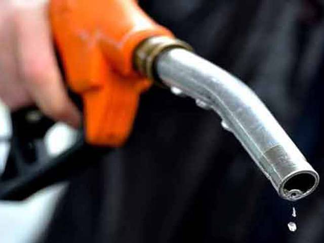 یکم اکتوبر سے پٹرولیم مصنوعات کی قیمتوں میں 4روپے تک کمی کا امکان
