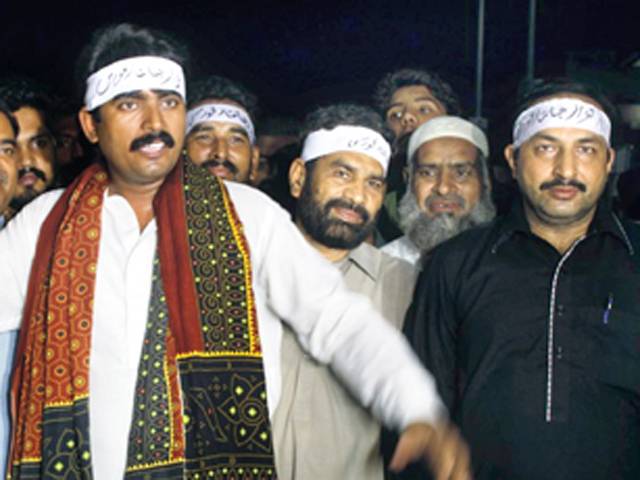 رائیونڈ مارچ :حمزہ یوتھ ونگ نے عمران خان کو انڈے مارنے پر انعام دینے کا اعلان کردیا
