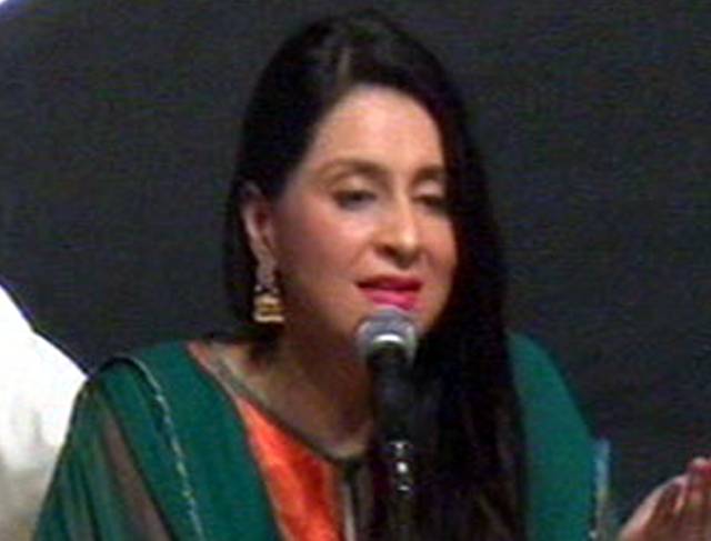 لاہور میں محفل موسیقی، پرویز رشید کی بیٹی کی شاندار پرفارمنس، حاضرین کے دل موہ لئے