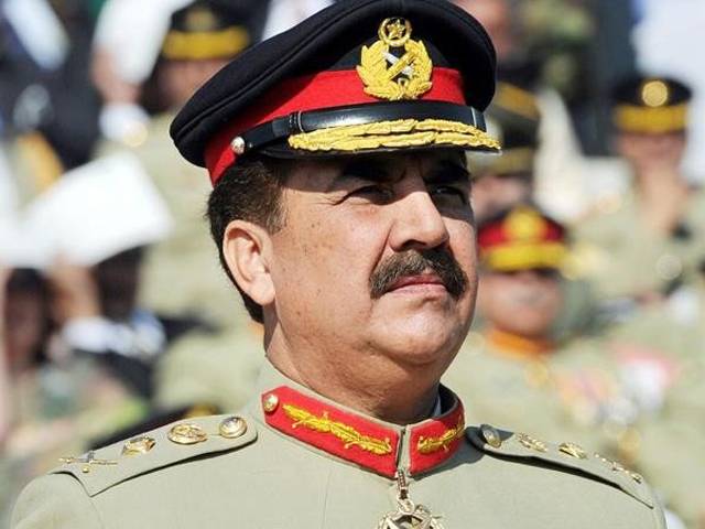 آرمی چیف جنرل راحیل شریف کا لاہور میں جاری جنگی مشقوں کا دورہ ،جوانوں کے تربیت کے معیار اور بلند عزم کی تعریف 