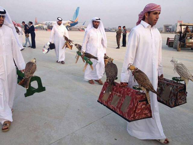 قطر سے آنیوالے شاہی خاندان کے ’ہتھیاروں‘ کی تصاویر بھی سامنے آگئیں