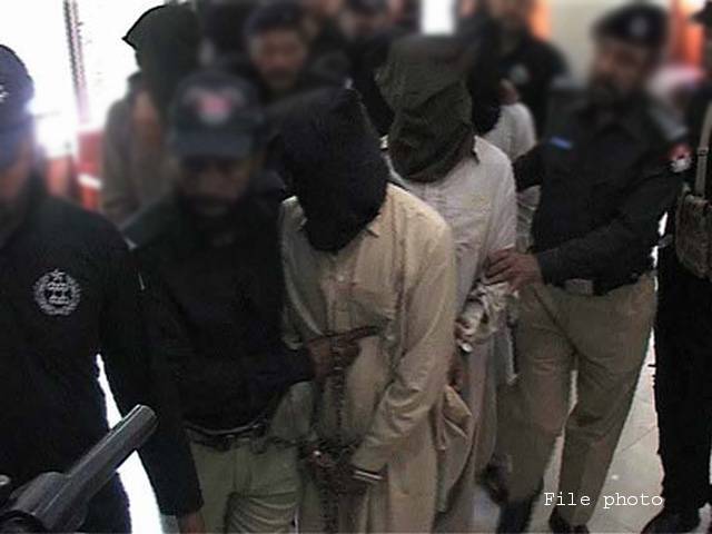 سمن آباد میں پولیس کی کارروائی، خاتون سمیت3 منشیات فروش گرفتار