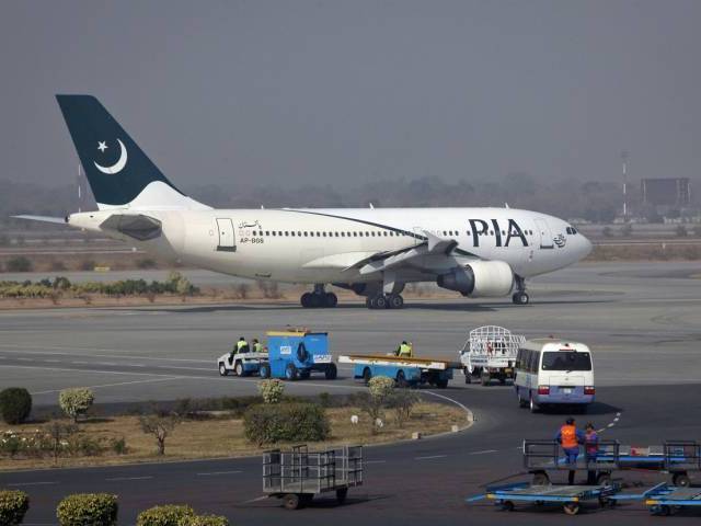 لاہور سے کراچی جانیوالے پی آئی اے جہاز کی مسقط میں لینڈنگ، سول ایوی ایشن کا ایسا جواب جس کی آپ توقع نہیں کرسکتے