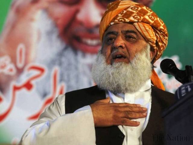 پی ٹی آئی والوں نے کہا کہ عمران خان کو پشتونوں میں مذہب کی جڑیں کمزور کرنے کیلئے صوبے پر مسلط کیا گیا : مولانا فضل الرحمان 