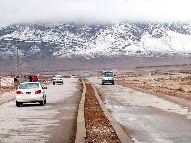 بلوچستان کے مختلف علاقوں میں بارش اور برفباری،سرد موسم میں بجلی کی بھی آنکھ مچولی شروع ،گیس پریشر کم ہونے سے لوگوں کی مشکلات میں اضافہ 