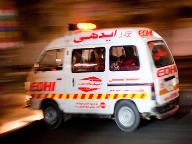 بلوچ آباد سٹاپ کے قریب ایمبولینس اور کار میں تصادم،2افراد جاں بحق،خاتون سمیت 3افراد زخمی