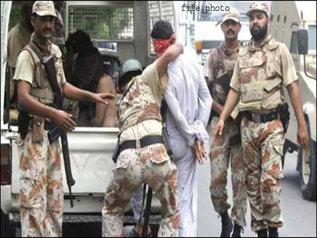 کراچی، رینجرزکی کارروائی تین ٹارگٹ کلرزسمیت پانچ ملزمان گرفتار