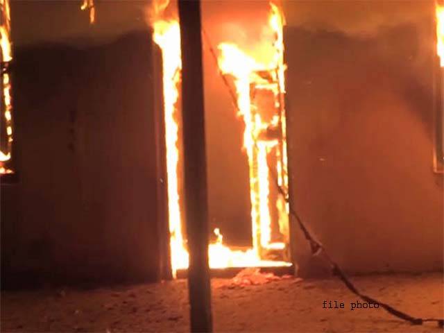 گلگت میں نیب کے تفتیشی افسر کے گھر پر حملہ،کیمیکل چھڑک کر آگ لگادی
