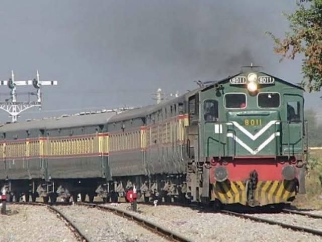 بصیر پور پھاٹک پر رکشہ ٹرین کی زد میں آنے سے 5افراد جاں بحق ، 1زخمی