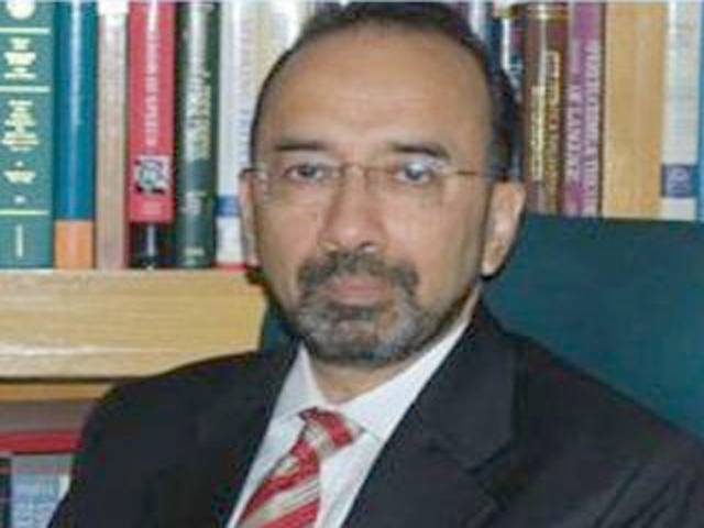 سانحہ کوئٹہ ازخود نوٹس کیس،وزارت داخلہ کے وکیل مخدوم علی خان نے کیس کی پیروی سے دستبرداری کا اعلان کردیا
