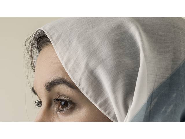 مسلمان خاتون کو حجاب پہننے کی عادت نے مالا مال کردیا، ایساکام ہوگیا کہ دنیا اور آخرت دونوں سنور گئیں
