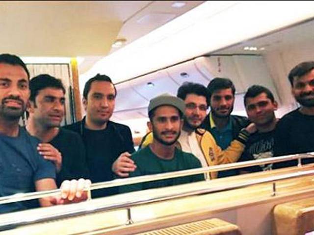 پشاور زلمی کے کھلاڑی فائنل کیلئے دبئی سے لاہور پہنچ گئے ، چیئرمین نجم سیٹھی بھی ہمراہ