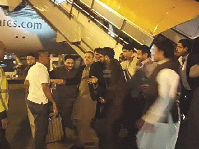 خود ساختہ جلا وطنی کے بعد اسلام آباد پہنچنے والے شرجیل میمن گرفتاری کے چند گھنٹے بعد رہا