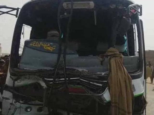 بھکر میں مسافر بس کی رکشہ کو ٹکر، خواتین سمیت 7 افراد جاں بحق