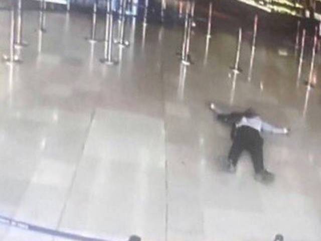 پیرس ائیرپورٹ پر حملہ کرنے والا دہشتگرد نہیں نشئی نکلا