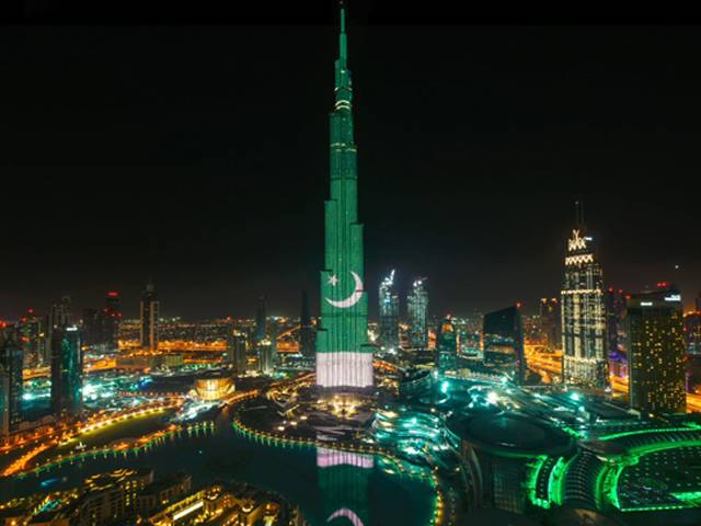 یوم پاکستان، دنیا کی سب سے بلند قامت عمارت برج الخلیفہ بھی سبز ہلالی رنگ میں رنگ گئی