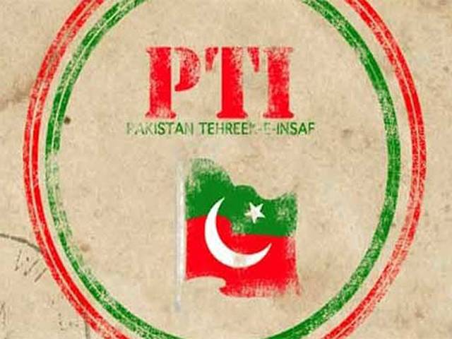  تحریک انصاف کی کھلے سمندر میں پاکستان زندہ باد کشتی ریلی