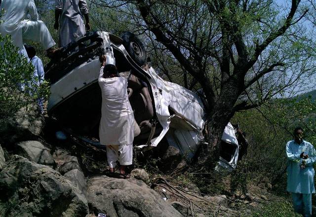 راولاکوٹ سے راولپنڈی جانے والی مسافر وین حادثے کا شکار ، 8افراد جاں بحق 