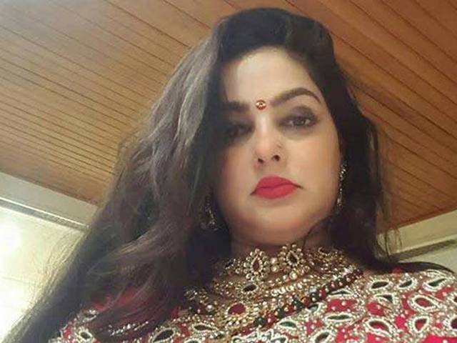 منشیات سمگلنگ کیس :بھارتی عدالت نے سابق اداکارہ ممتہ کلکرنی کے ناقابل ضمانت وارنٹ گرفتاری جاری کر دیے