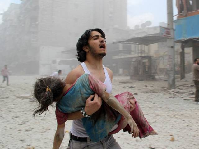 شام میں اسدی فوج انسانیت کا سبق بھول گئی، عدلیب شہر میں زہریلی گیس کا حملہ 11بچوں سمیت 100افراد جاں بحق400سے زائد زخمی