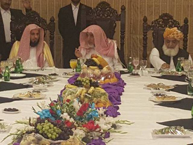 مولانا فضل الرحمن کا امام کعبہ اور سعودی وزیر مذہبی امور کے اعزاز میں اعشائیہ ،وفاقی وزرا اور اہم مذہبی رہنماؤ ں کی شرکت 