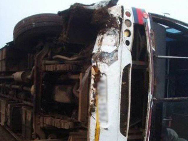 کوٹ ادو : زائرین کی بس الٹنے سے 35مسافر زخمی