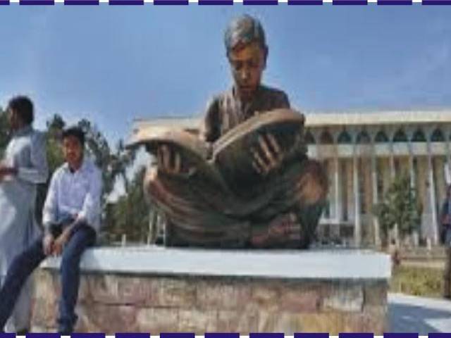 سندھ یونیورسٹی جام شورو کا بے بس شاہکارمجسمہ 