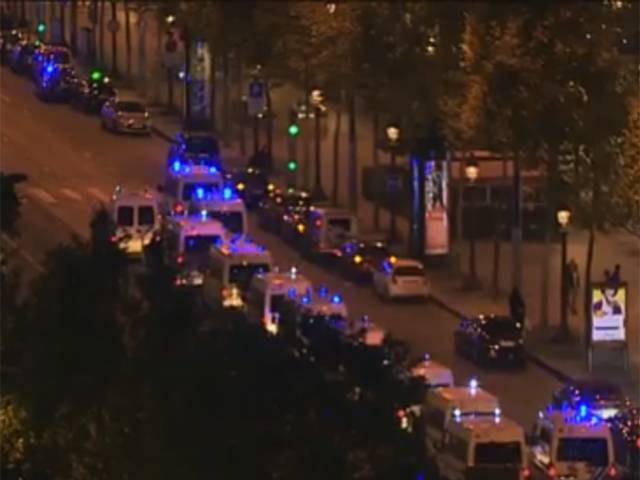 پیرس میں شانلیزے پر نامعلوم افراد کی فائرنگ، ایک پولیس افسر ہلاک ،ایک زخمی،جوابی کارروائی میں ایک حملہ آور مارا گیا 