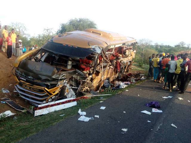 کینیا میں بس اور آئل ٹینکر میں خوفناک تصادم ،27افراد ہلاک کئی زخمی 