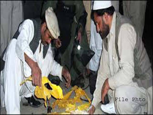 تخریب کاری کا منصوبہ ناکام ، بم ڈسپوزل سکواڈ نے پشاور میں 10کلو وزنی بم ناکارہ بنا دیا