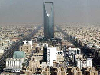  سعودی عرب میں مقیم غیر ملکیوں کے اہل خانہ پر ٹیکس کے نفاذ کافیصلہ حتمی ہے:وزیر خزانہ محمدعادل الجبیر 