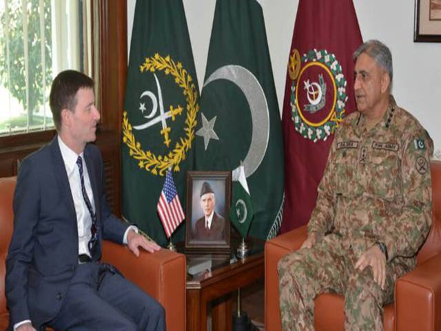 امریکی سفیر ڈیوڈ ہیل کی آرمی چیف جنرل باجوہ سے ملاقات، دہشتگردی کے خلاف پاکستان کی قربانیوں کو سراہا