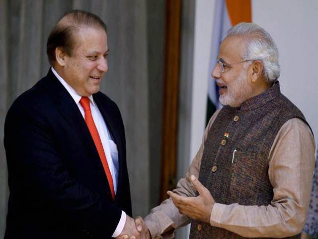 نواز شریف کی بھارتی وزیر اعظم سے ملاقات، دونوں رہنماﺅں کا مصافحہ، خیریت دریافت 