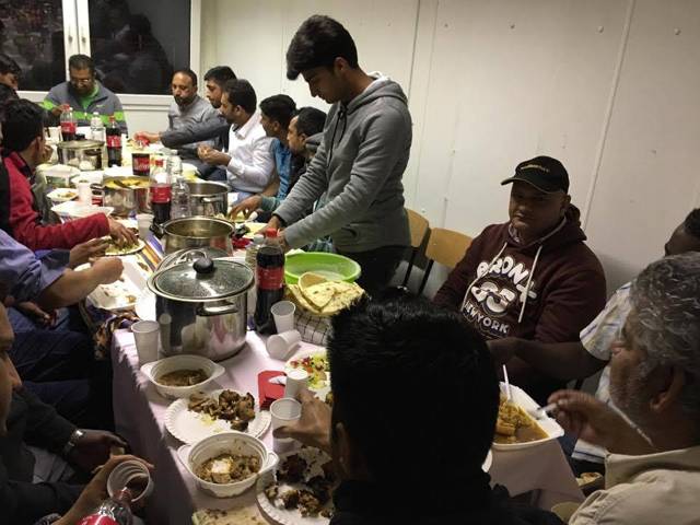 جرمنی میں افطار پارٹیاں اورافطاری کے وقت کا پیچیدہ مسئلہ 