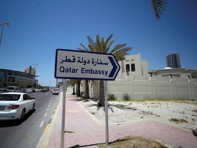 ’میں نے امیر قطر سے کہا آپ لات مار کر امریکیوں کو ملک سے باہر کیوں نہیں نکال دیتے، تو وہ کہنے لگے ایسا کیا تو میرے اپنے عرب بھائی۔۔۔‘ وہ کڑوا سچ جسے جان کر پوری دنیا کے مسلمانوں کی آنکھیں نم ہوجائیں