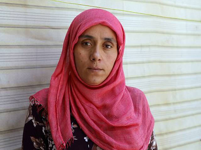’مجھے چار سال پہلے داعش نے اغواءکیا تھا اور اغواءکرتے ہی مجھے ایک بازار میں لیجایا گیا جہاں بہت سارے مرد موجود تھے، انہوں نے مجھے۔۔۔‘ داعش کی قید سے فرار ہونے والی نوجوان لڑکی نے اپنی قید کی ایسی کہانی سنادی کہ جان کر آپ بھی کانپ اُٹھیں گے