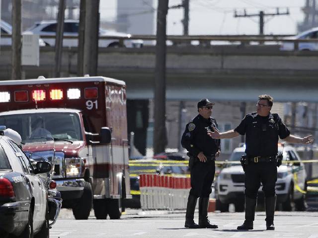 سان فرانسسکو میں پارسل کمپنی کے احاطے میں نامعلوم مسلح شخص کی اندھا دھند فائرنگ ،4 افراد ہلاک 2 زخمی ،حملہ آور نے گولی مار کر اپنی زندگی کا بھی خاتمہ کر لیا