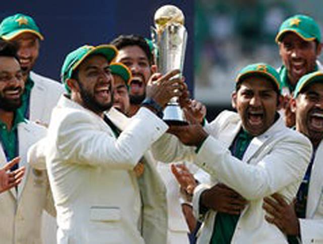 ”میں سمجھتا تھا کہ پاکستانی ٹیم کرکٹ کی تاریخ کی سب سے دلچسپ ٹیم ہے لیکن اب پتہ چلا ہے کہ یہ تو دراصل ۔۔۔“ معروف برطانوی صحافی نے ایسی بات کہہ دی کہ جان کر کوئی بھی پاکستانی مسکرائے بغیر نہ رہ پائے گا