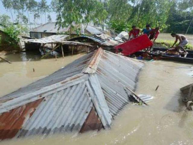  بھارت کے بعد بنگلہ دیش میں بھی بارشوں اور سیلاب نے تباہی مچا دی ،اتنی بڑھی تعداد میں ہلاکتیں ہو گئیں کہ گننا مشکل ہو گیا 