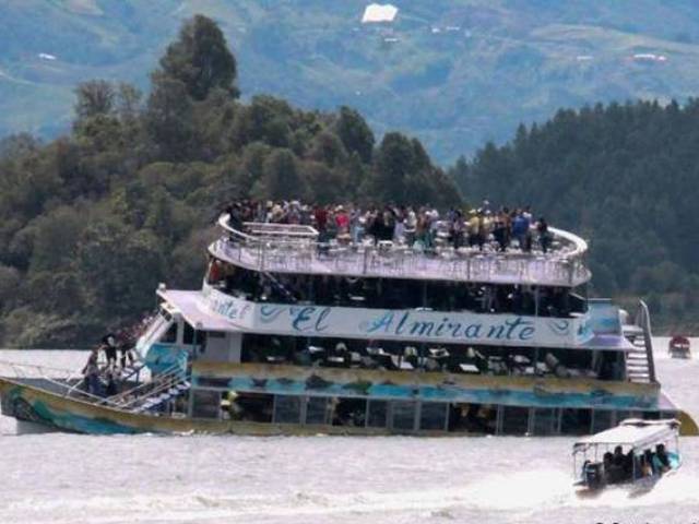 کولمبیا ،سیاحوں کی کشتی ڈوب گئی، 9افراد ہلاک 30لاپتہ