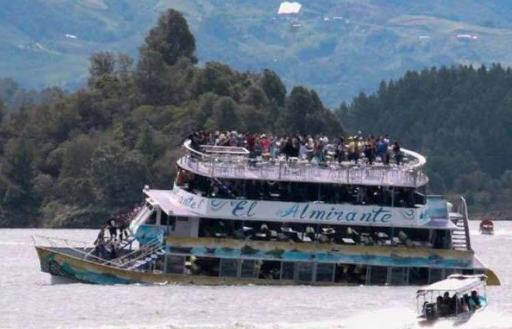 کولمبیا میں سیاحو ں کی کشتی ڈوبنے سے 10 افراد ہلاک ہو گئے ، 30سے زائدتا حال لاپتہ 