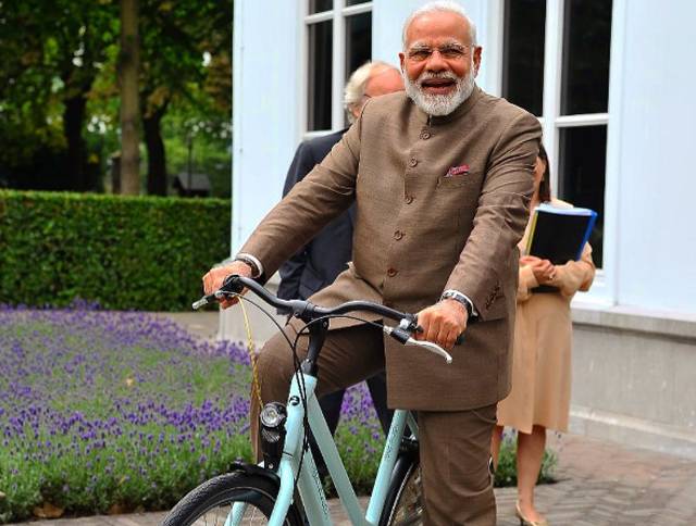 نیدر لینڈزکے وزیر اعظم نے مودی کو سائیکل تحفے میں دیدی