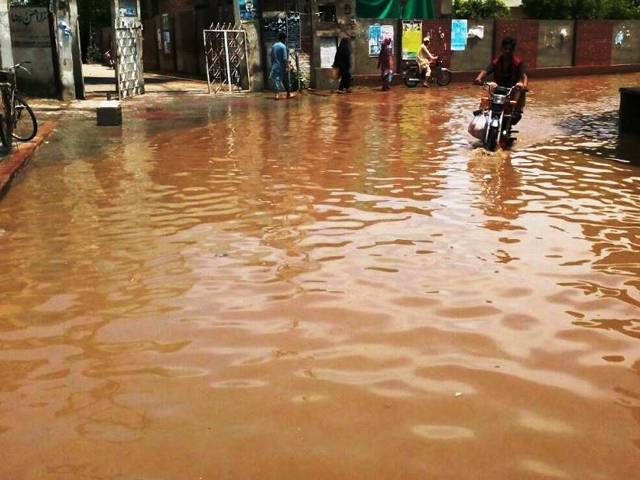 شدید بارش کے باعث جمع ہونے والے پانی میں ڈوبنے سے 5 بچے جاں بحق ،وزیر اعلیٰ پنجاب نے رپورٹ طلب کر لی