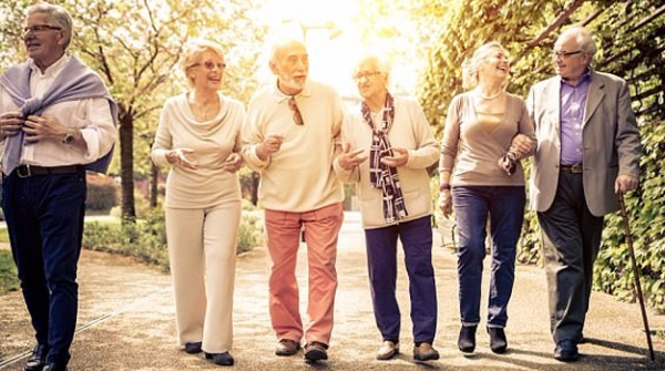 آہستہ چلنے والے بوڑھے افراد میں ڈیمنشیا کا خطرہ ہوتا ہے،تحقیق