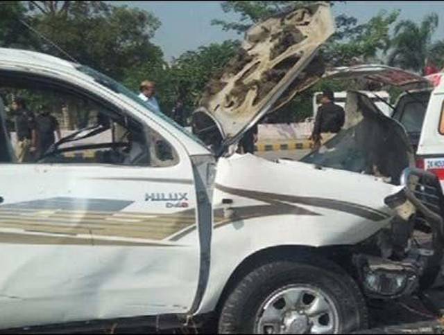 حیات آباد میں ایف سی کی گاڑی کے قریب خودکش حملہ ، میجر اور سپاہی شہید ،7افراد زخمی