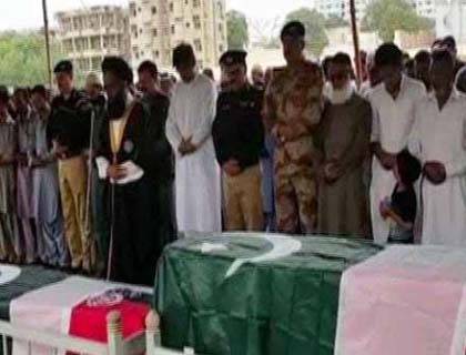کراچی میں شہید ہونے والے تین پولیس اہلکاروں کی نماز جنازہ اداکر دی گئی، وزیراعلیٰ سندھ ،ڈی جی رینجرز سمیت دیگر کی شرکت