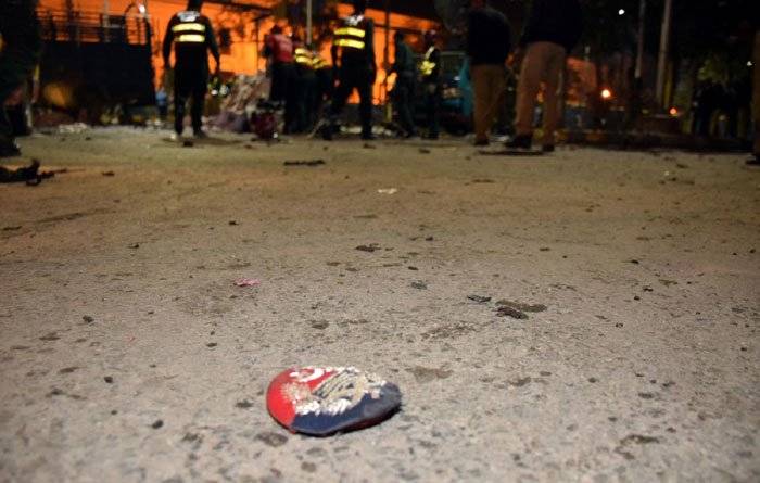 لاہور دھماکہ ، شہید پولیس اہلکاروں کی نمازہ جنازہ ادا کر دی گئی ، وزیر اعلیٰ پنجاب کی شرکت 