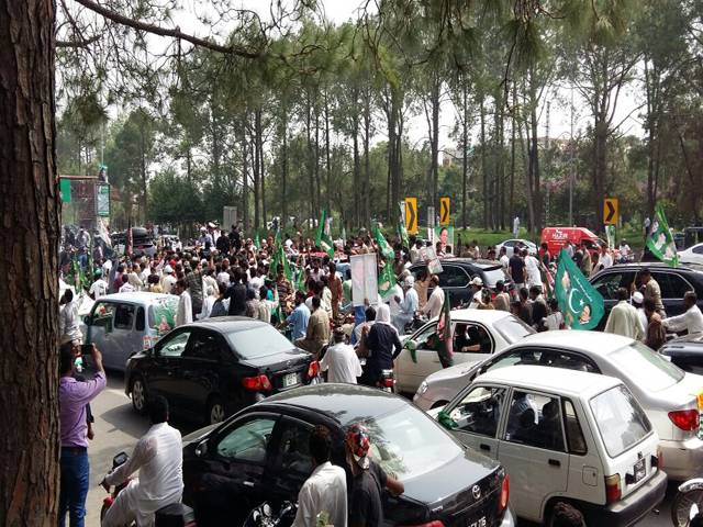 مشن جی ٹی روڈ، قافلہ شکرپڑیاں پہنچ گیا ،گاڑیوں کی تعداد 950 سے زائد ہے: اسلام آباد پولیس 