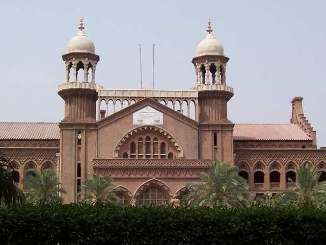لاہور ہائی کورٹ نے نواز شریف کے خلاف توہین عدالت کی درخواست پر فیصلہ محفوظ کرلیا