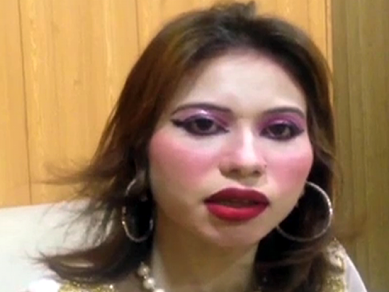 پاکستان کی معروف سٹیج اداکارہ کو لوگوں نے سڑک پر گاڑی سے اتار کر انتہائی بدترین تشدد کا نشانہ بنا ڈالا کیونکہ انہوں نے۔۔۔
